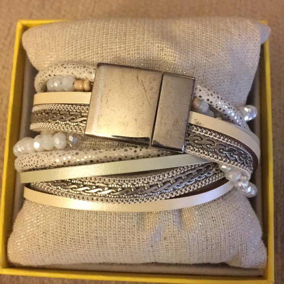 Wrap Around Pearl Bracelet - Picture 3 of 5